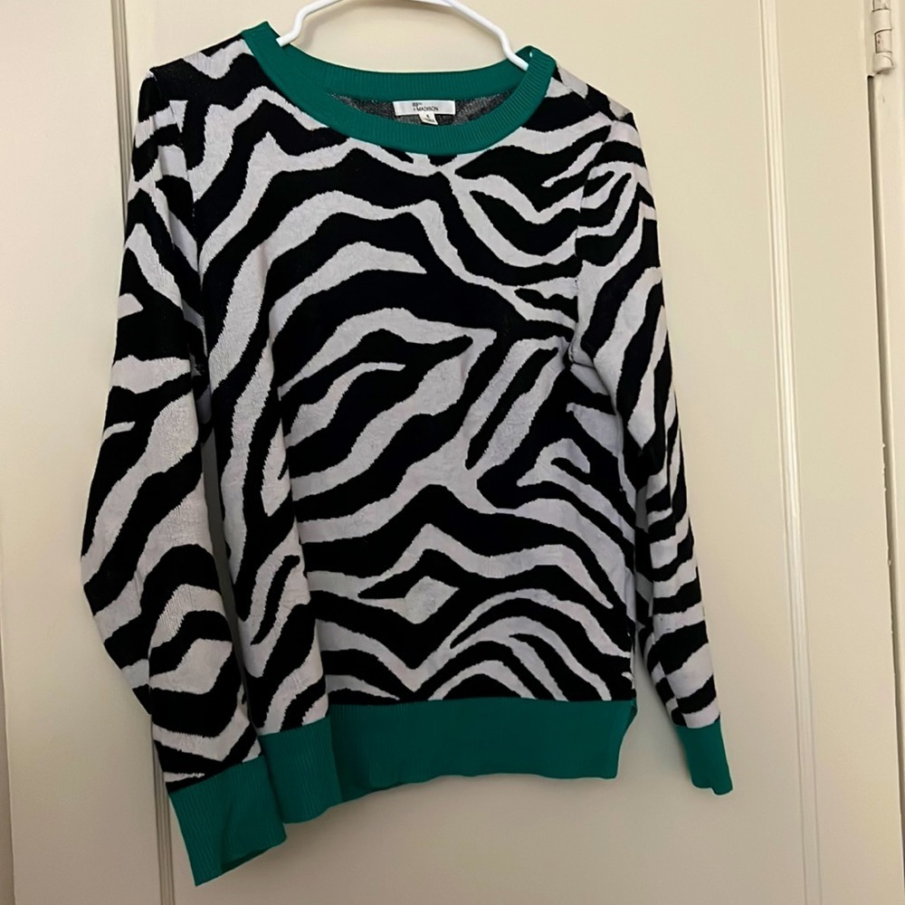 89th and Madison sweater size: S
